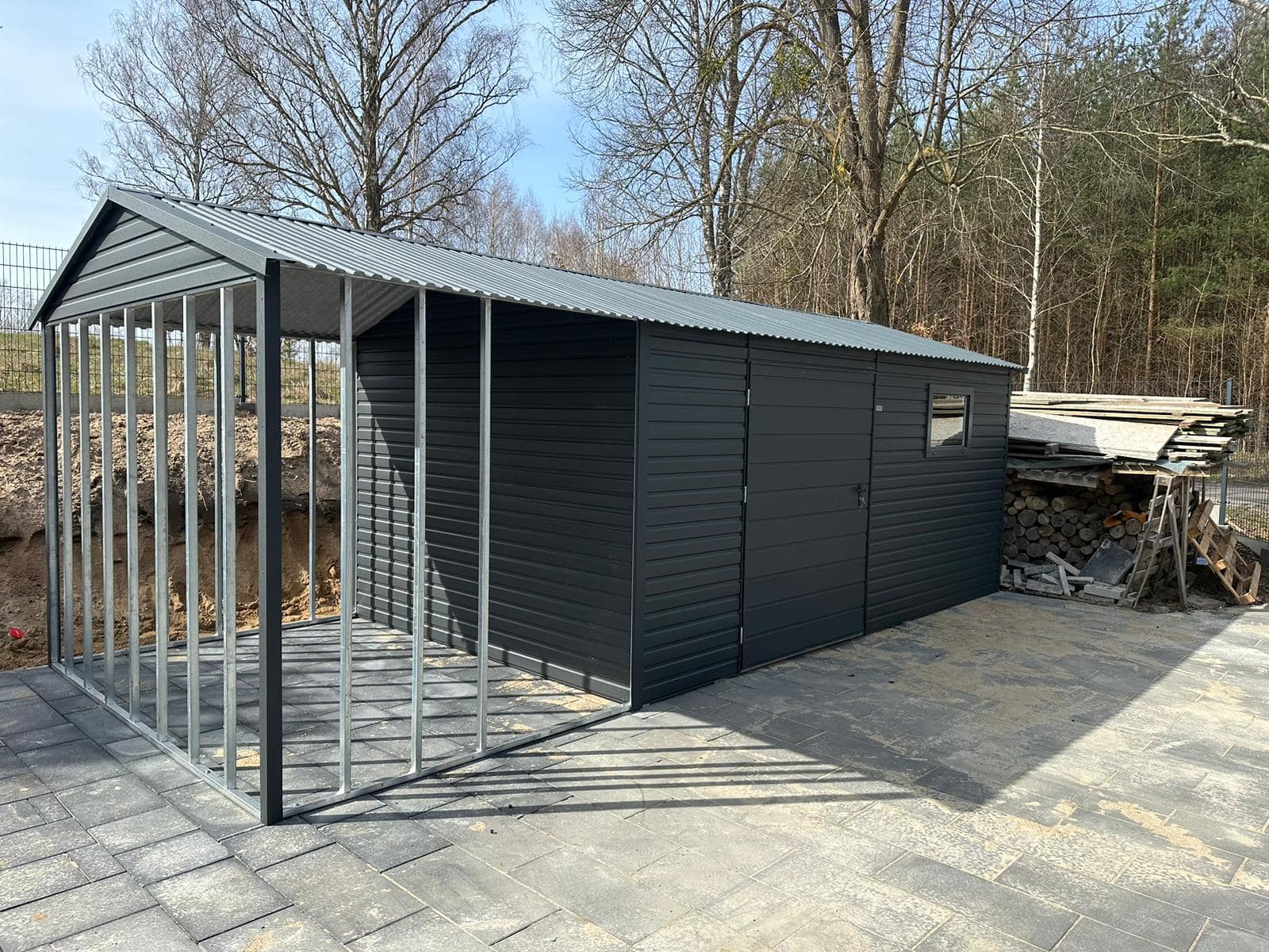 NYEREGTETŐS KERTI HÁZ 5×3 m + ELŐTETŐ 2×3 m ID G-17