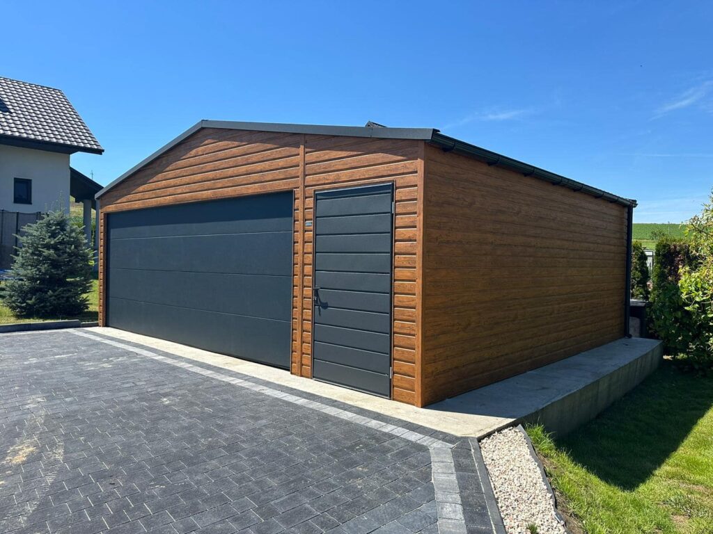 Fahatású garázs szekcionált kapuval 7 m x 6 m – ID S39