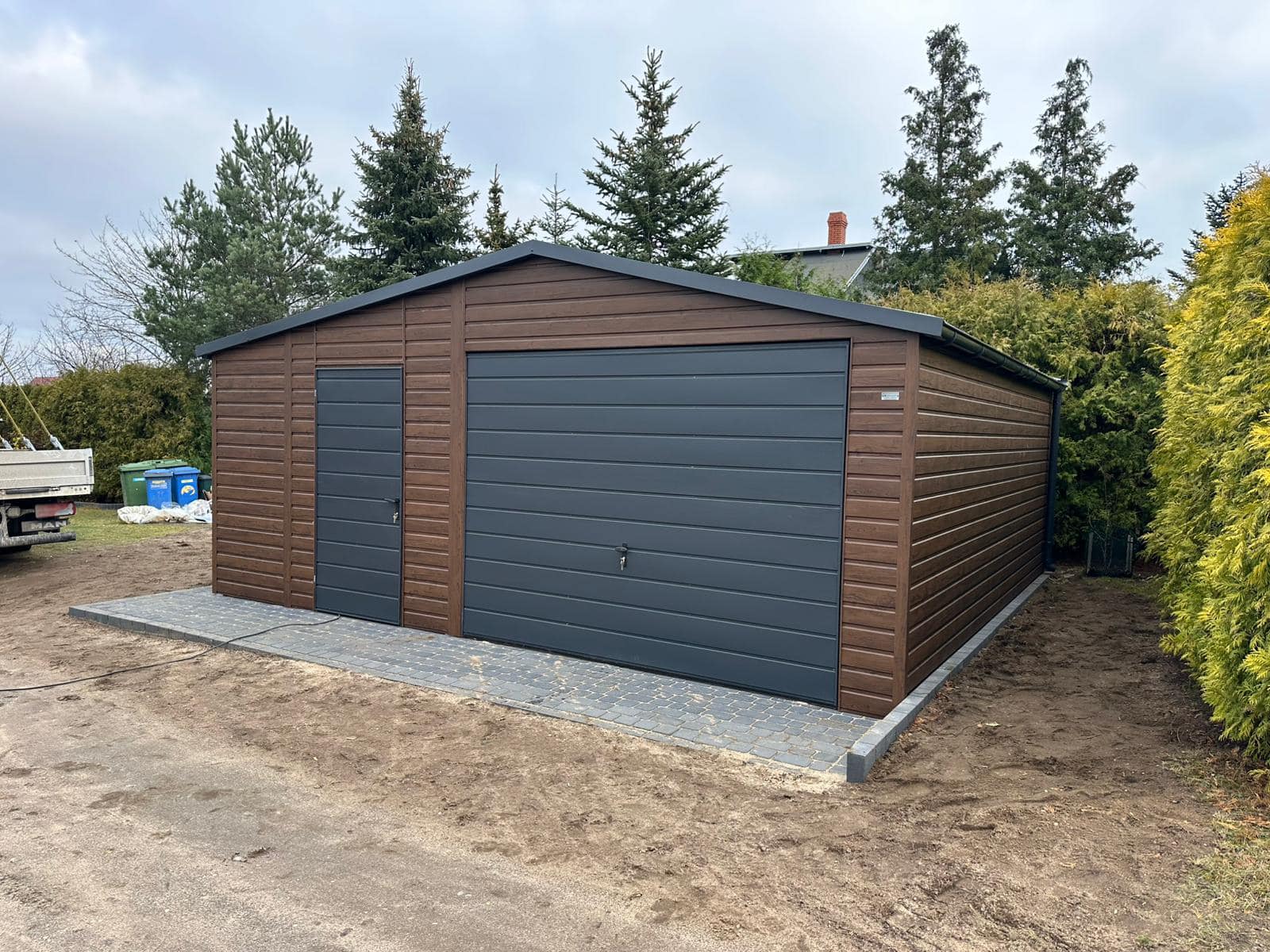 Fahatású garázs 5 x 5,5 m + előtető 1 x 5,5 m ID- D16