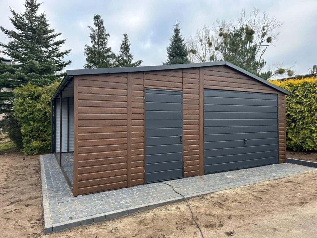 Fahatású garázs 5 x 5,5 m + előtető 1 x 5,5 m ID- D16