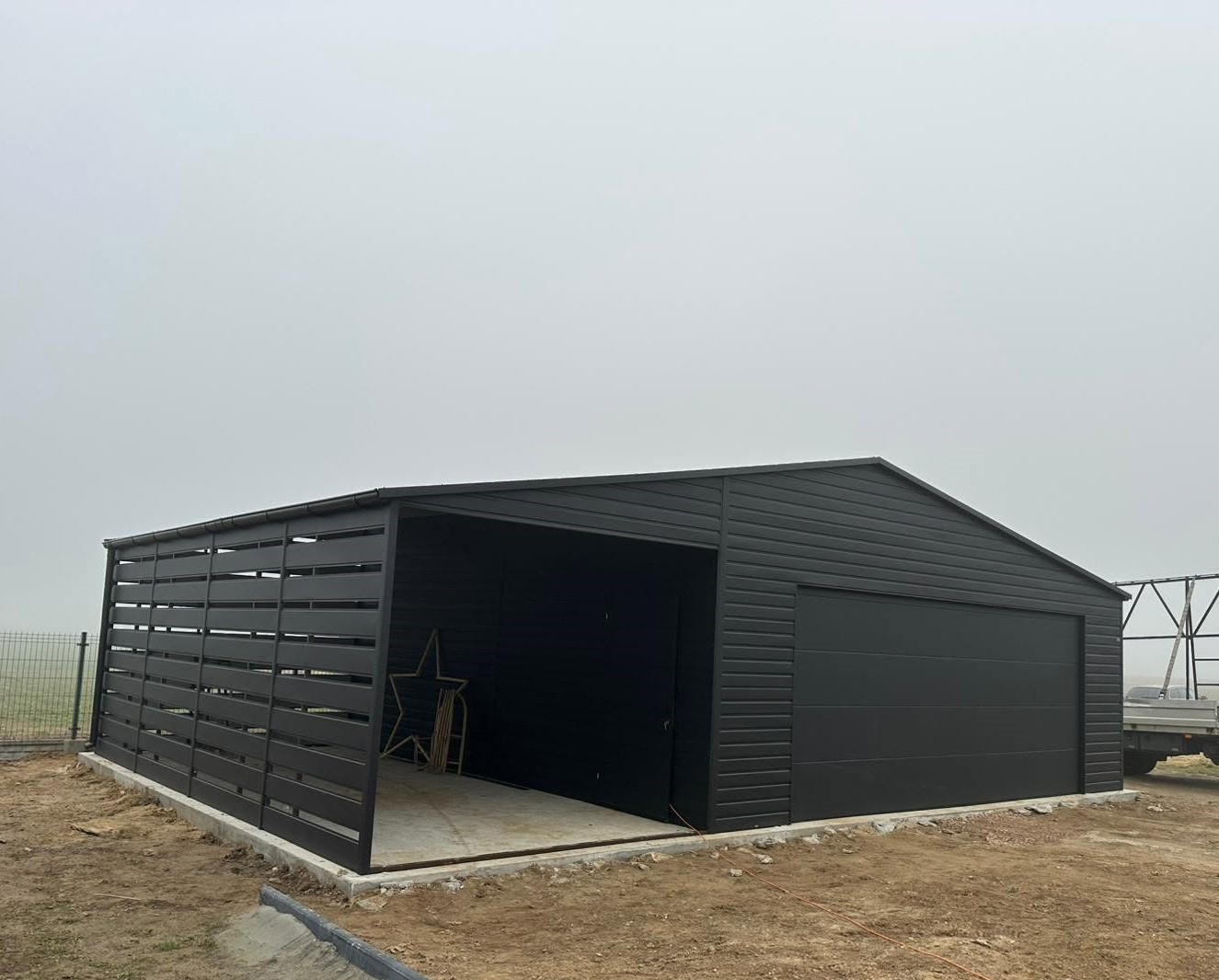 Akril bevonatú garázs 7 m x 7 m + előtető 3 m x 7 m ID-W15