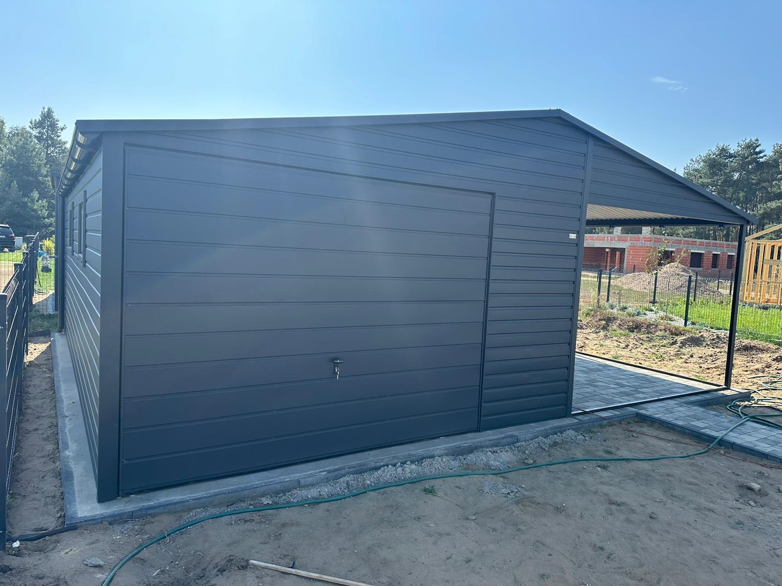 Akril bevonatú lemezgarázs 4 m x 6 m + előtető ID W04