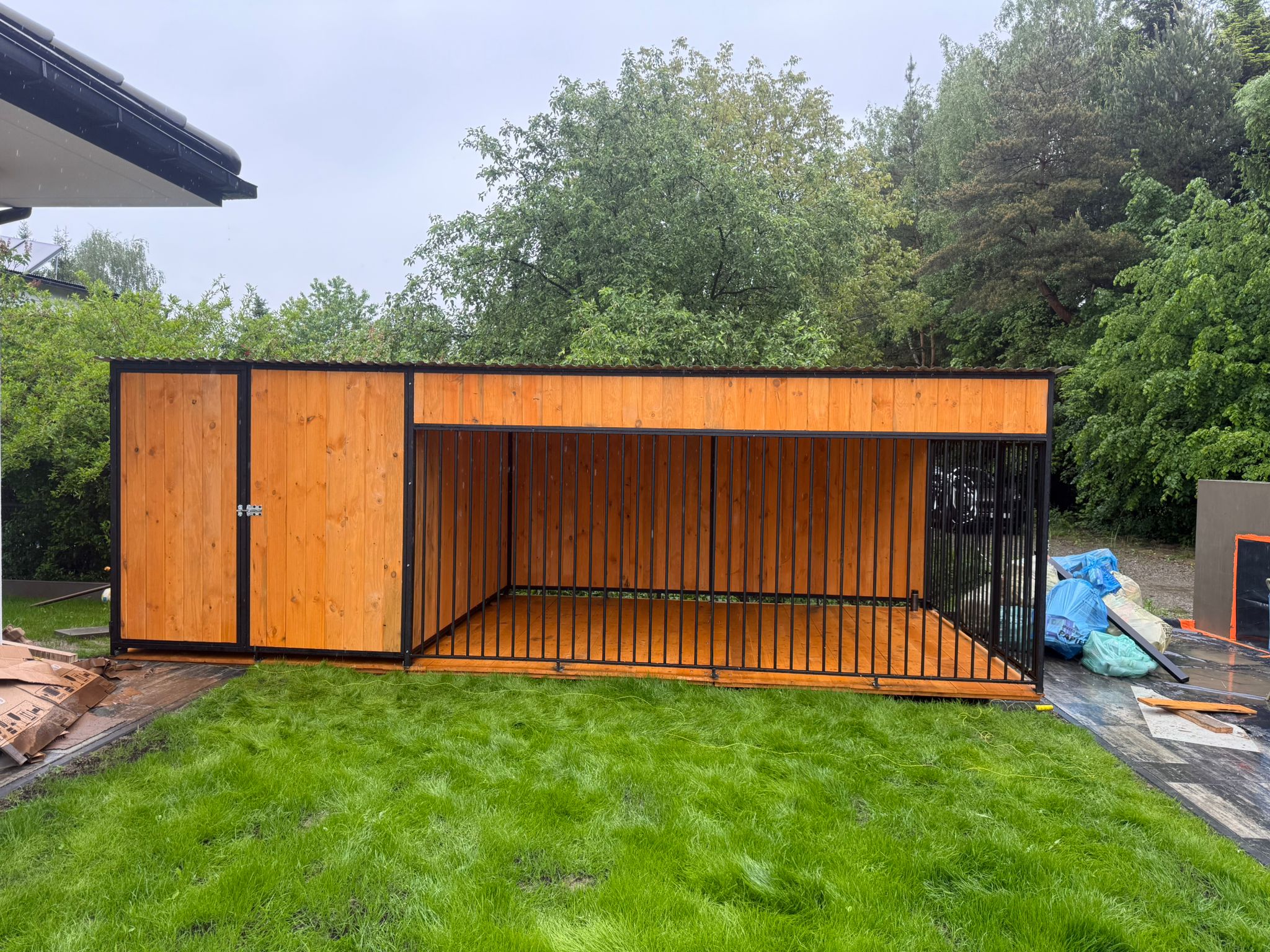 KUTYAKENNEL 4×3 m + TÁROLÓHELYISÉG 2×3 m ID K14