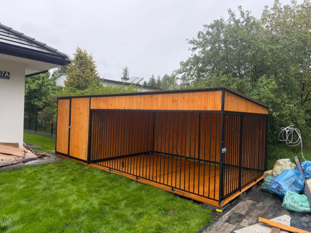 KUTYAKENNEL 4×3 m + TÁROLÓHELYISÉG 2×3 m ID K14