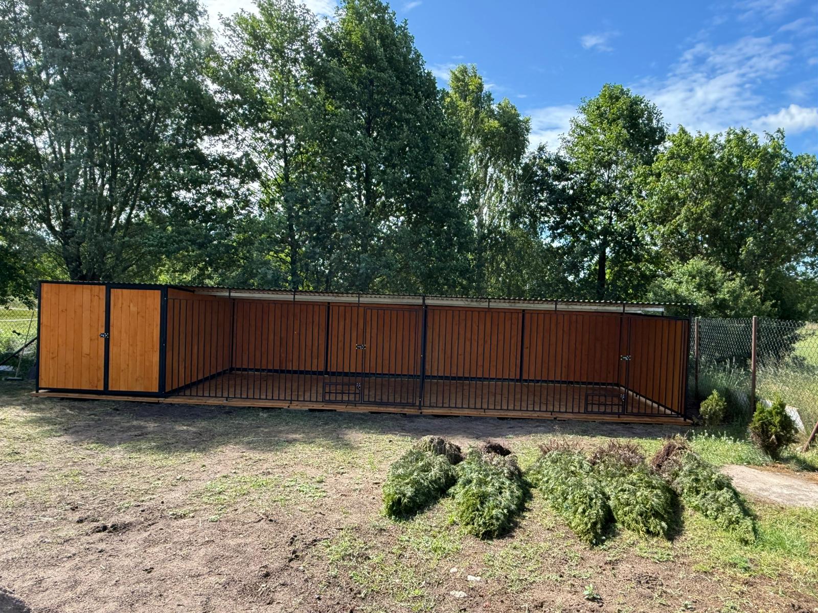 Kutyakennel 8×3 m + tárolóhelyiség 2×3 m ID K18