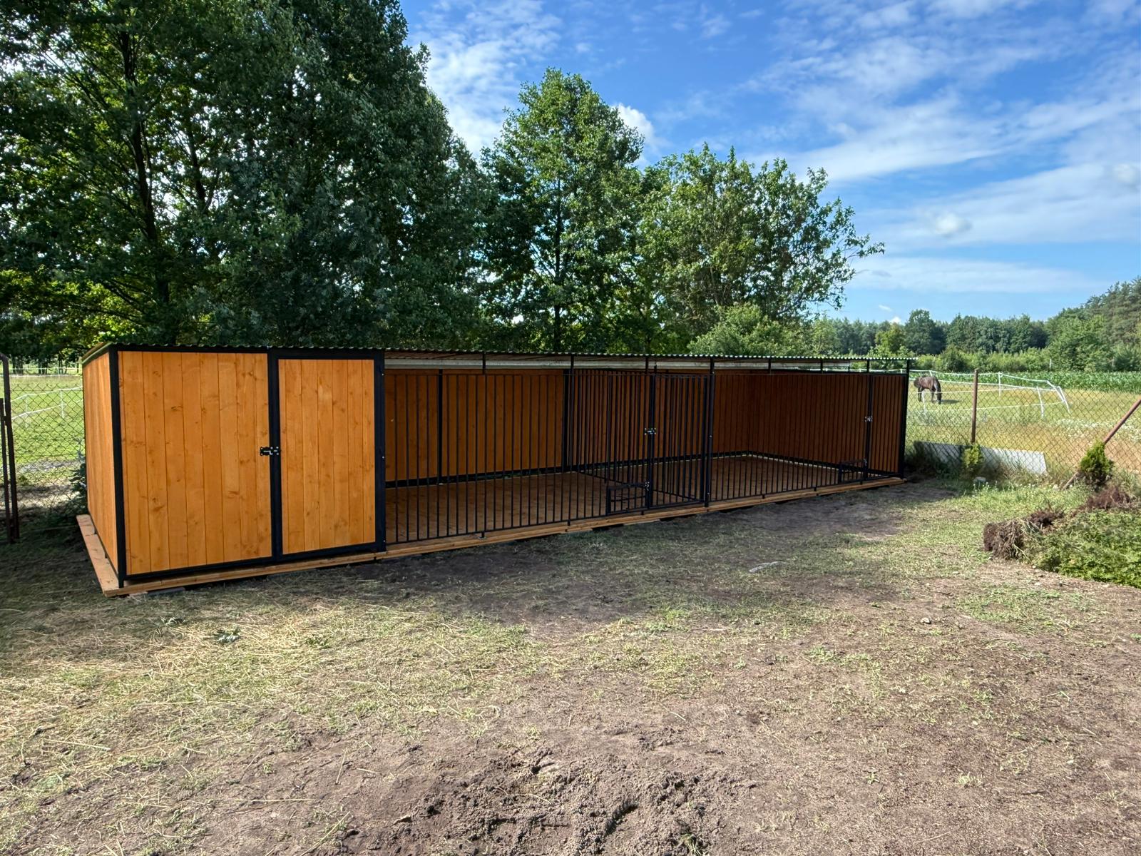 Kutyakennel 8×3 m + tárolóhelyiség 2×3 m ID K18