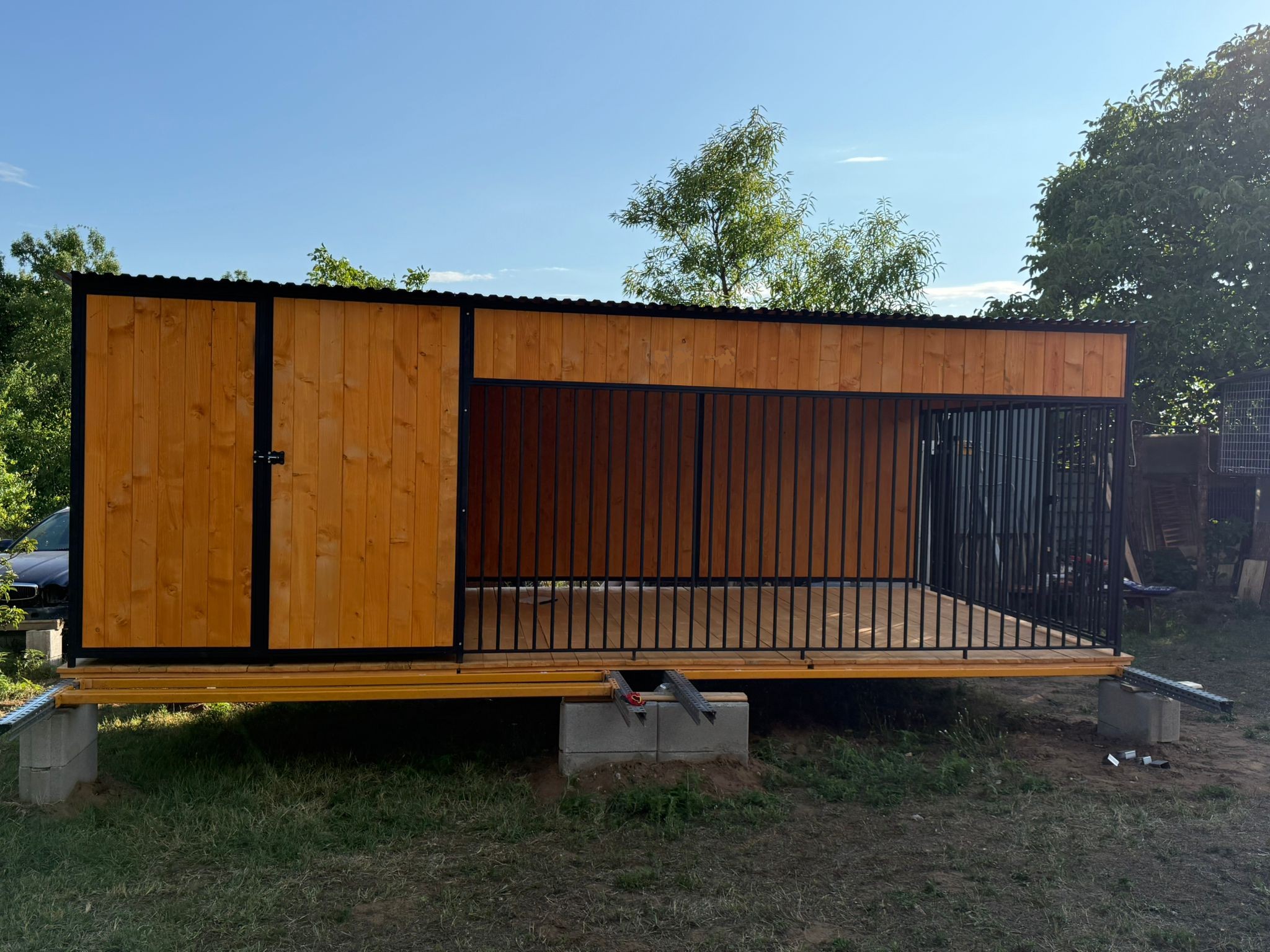 KUTYAKENNEL 4×3 m + TÁROLÓHELYISÉG 2×3 m ID K14