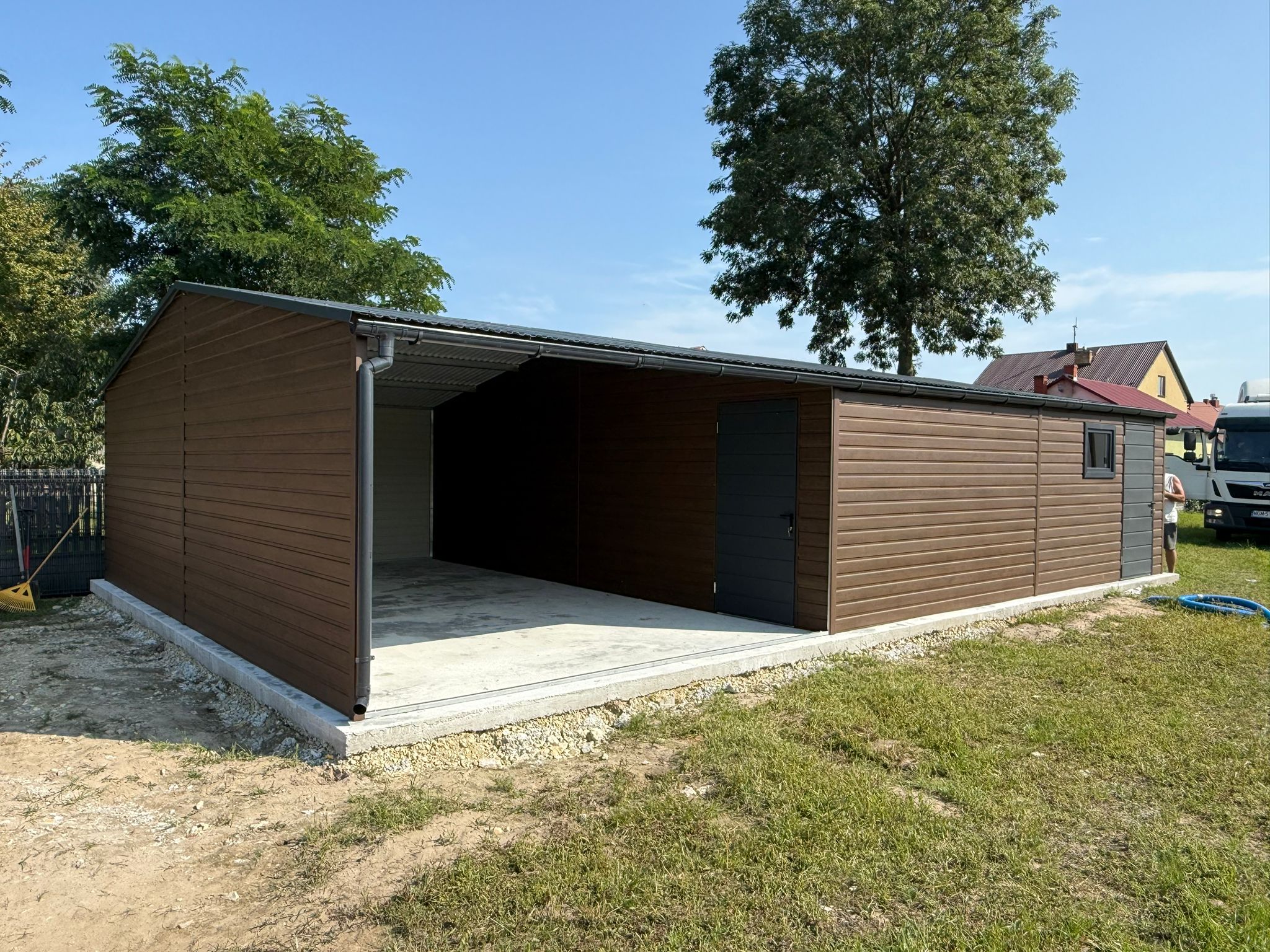 Fahatású garázs 7 m x 7 m + előtető 7 m x 4 m ID- D32